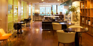 綺麗に整頓されたロビー